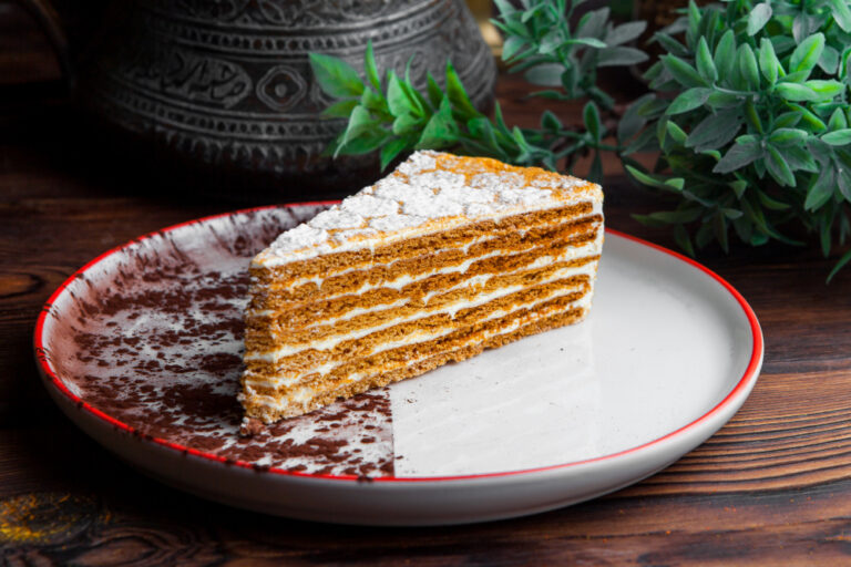 Medovik: Russia’s Multi-Layered Honey Cake That Looks Like Dessert Architecture